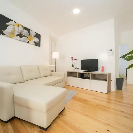 70 Négyzetméteres, 2 Hálószobás Apartman 1 Fürdőszobával Marvila Területén Apartman