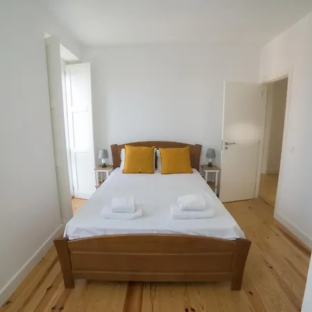 70 Négyzetméteres, 2 Hálószobás Apartman 1 Fürdőszobával Marvila Területén * Lisboa