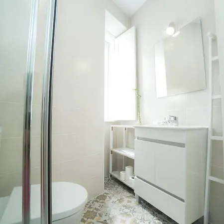 70 Négyzetméteres, 2 Hálószobás Apartman 1 Fürdőszobával Marvila Területén Apartman *