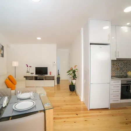 70 Négyzetméteres, 2 Hálószobás Apartman 1 Fürdőszobával Marvila Területén