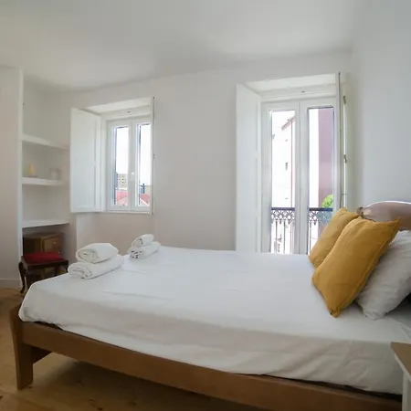70 Négyzetméteres, 2 Hálószobás Apartman 1 Fürdőszobával Marvila Területén Apartman Lisboa